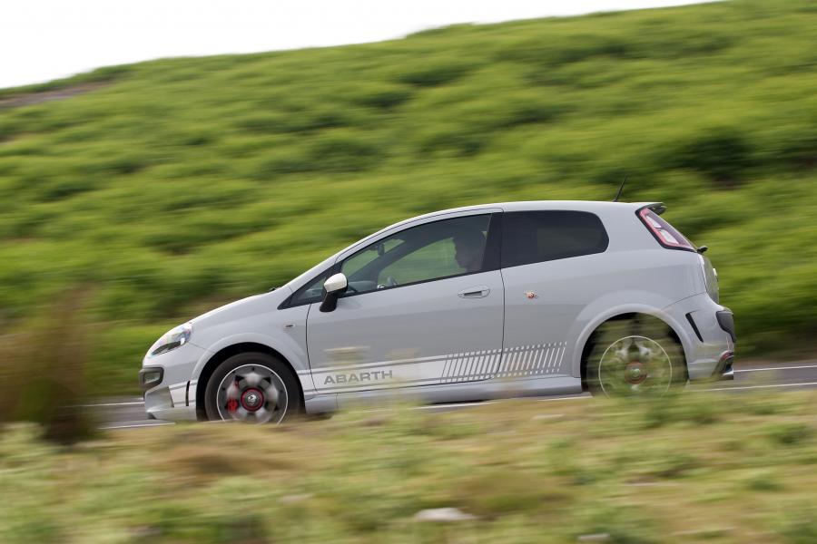  Abarth Punto Evo (199) 2010 года  (UK) (фото 4 из 45)